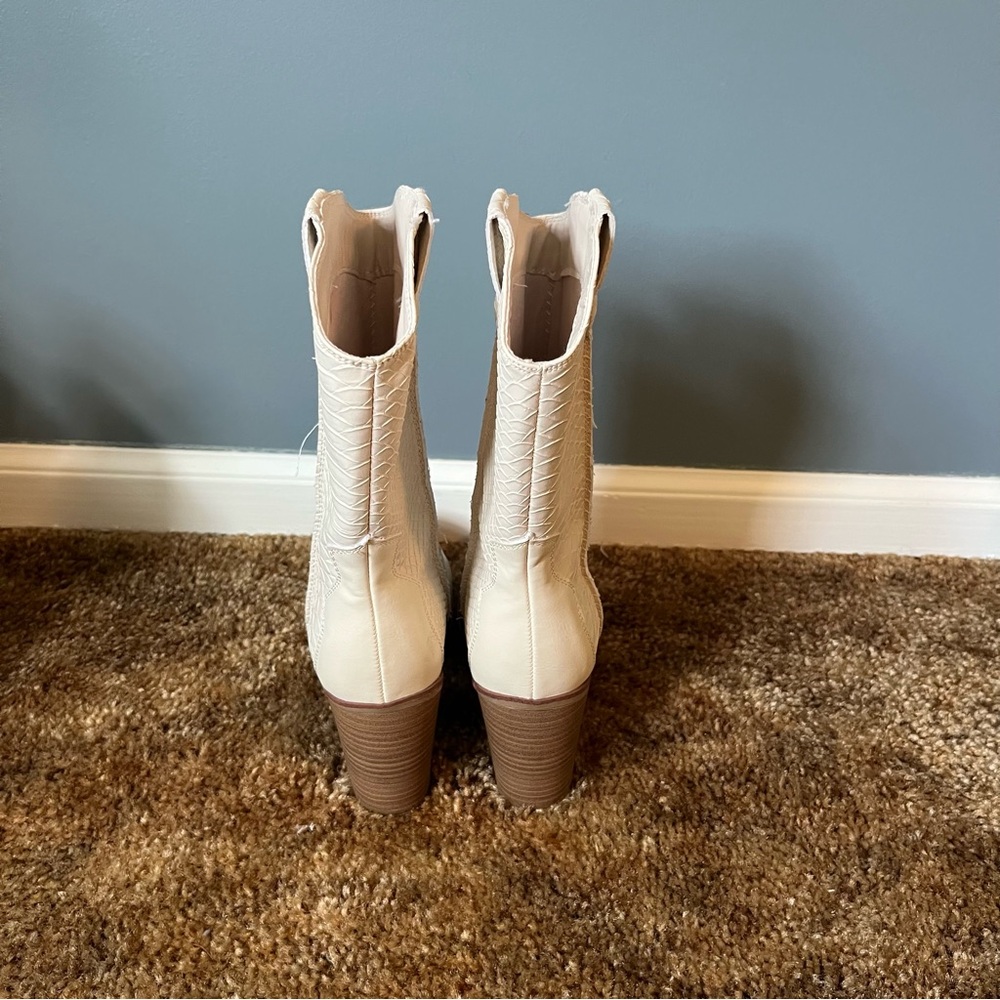 MIA Cream Heeled Western Boots size 7. - Picture 3 of 6
